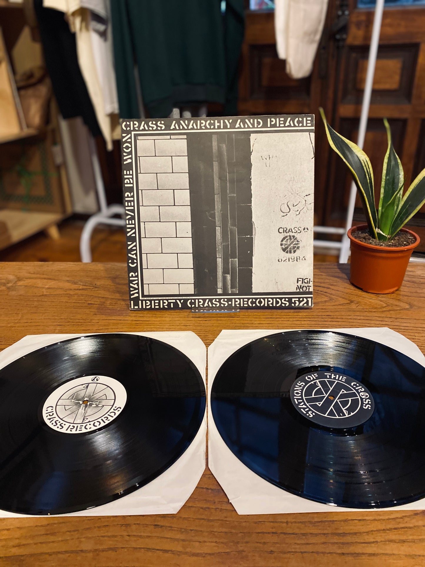 Crass – Stations Of The Crass